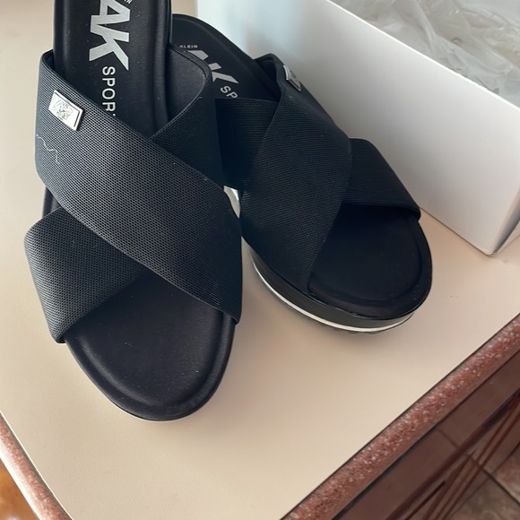 Anne Klein platform sandals - Picture 4 of 5